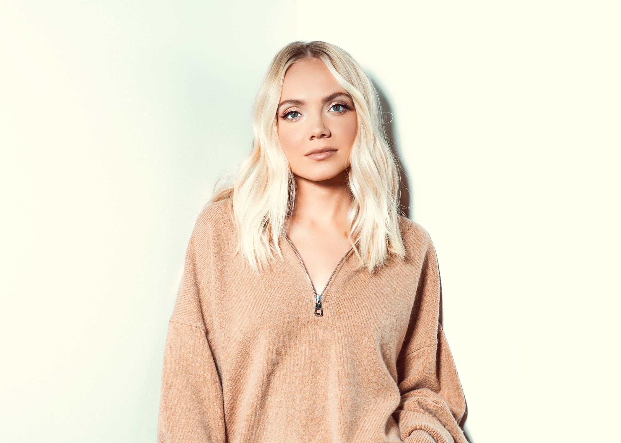 Danielle Bradbery live performance