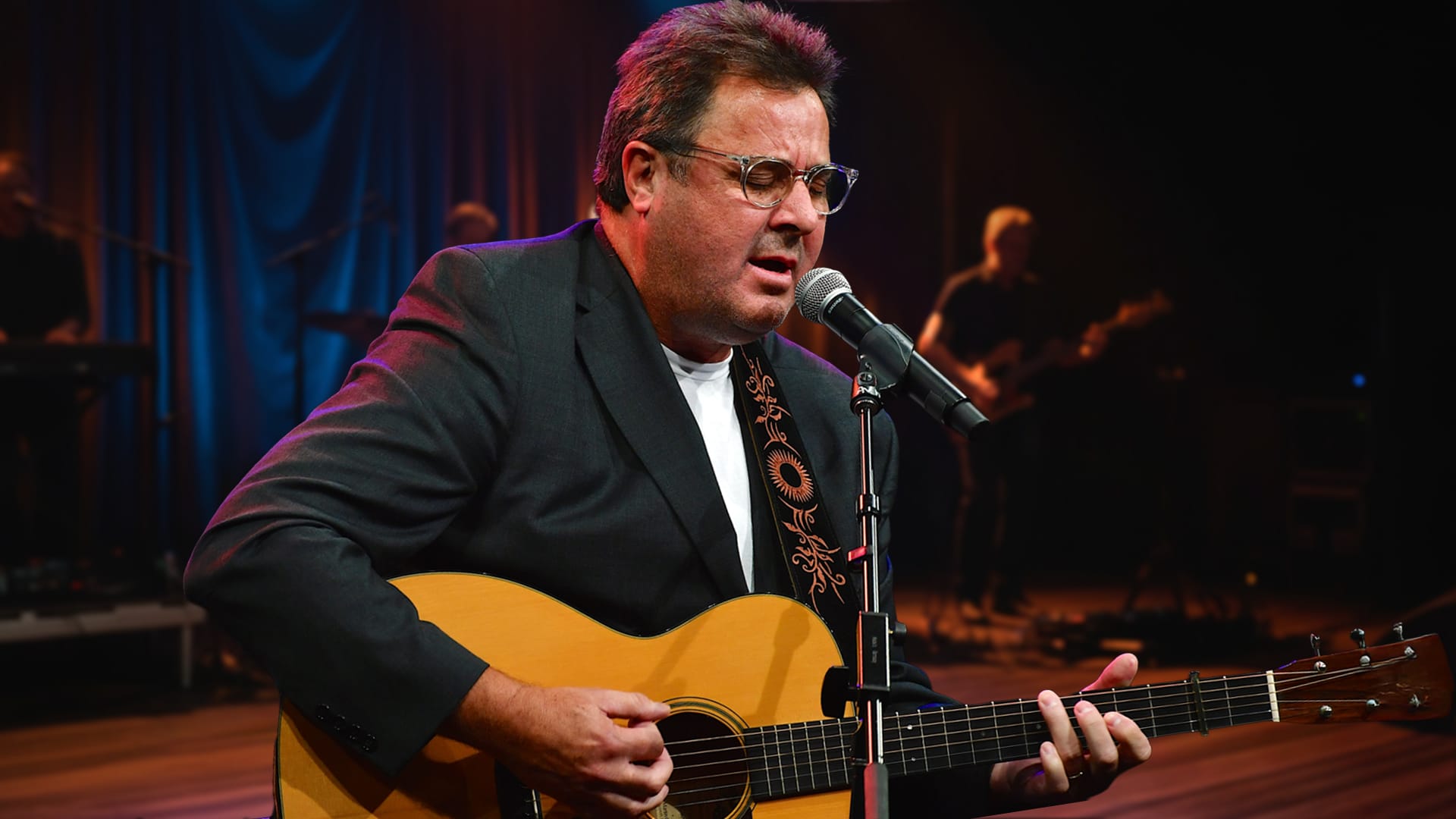 Vince Gill live performance