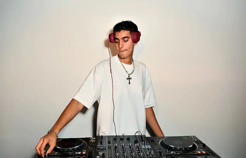 Omar+ live performance